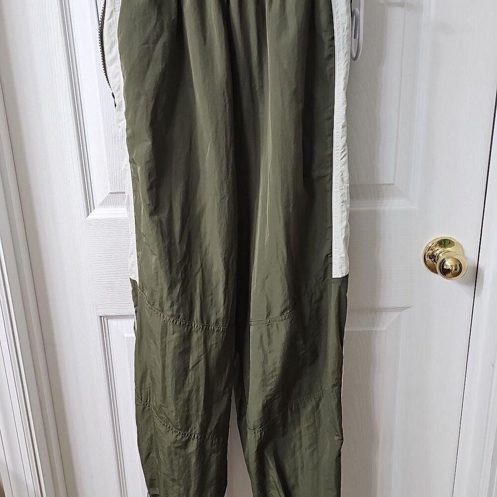 Forever 21 Women's Olive Green & White Colorblock Nylon Jogger Pants, Size XS.